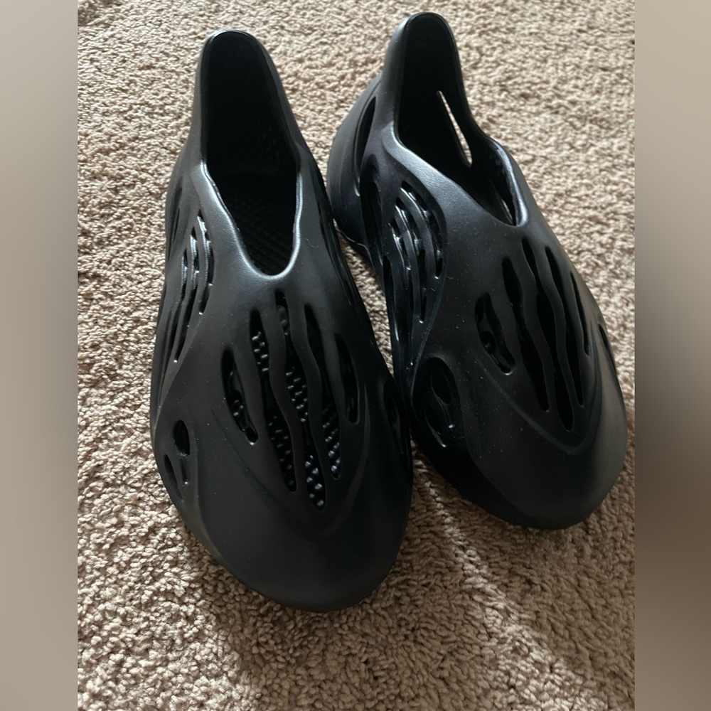 Yeezy foam runners black onyx size 13